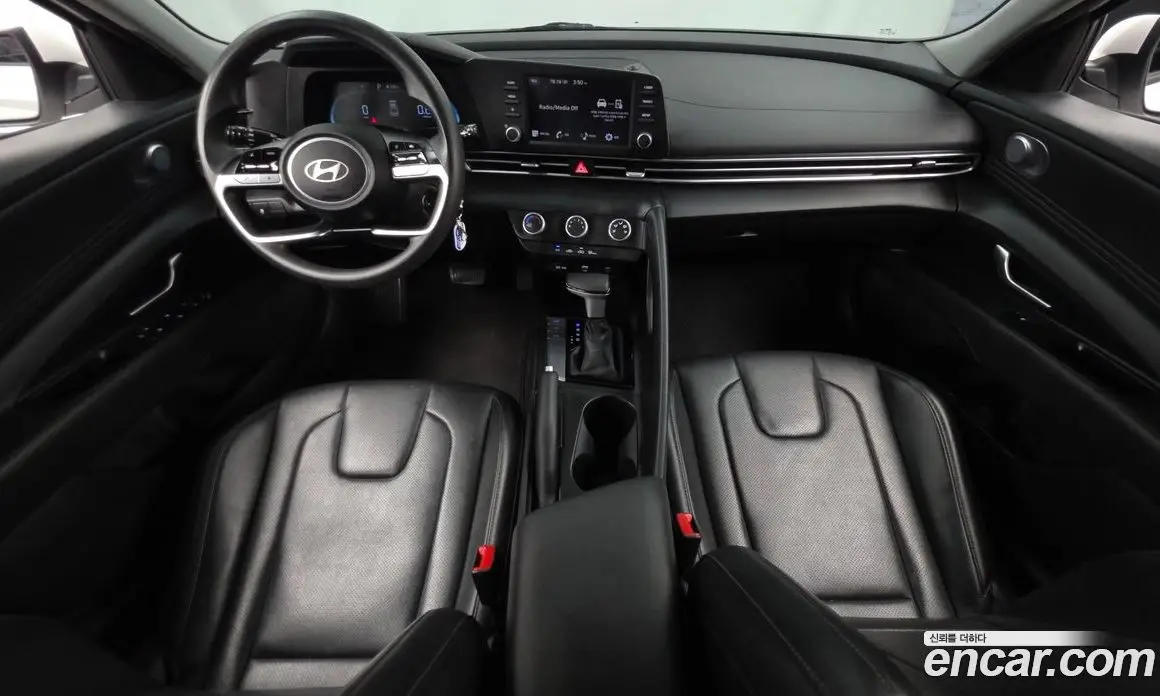 Hyundai Avante 2023 1.6 автомат (гидро), фото 7