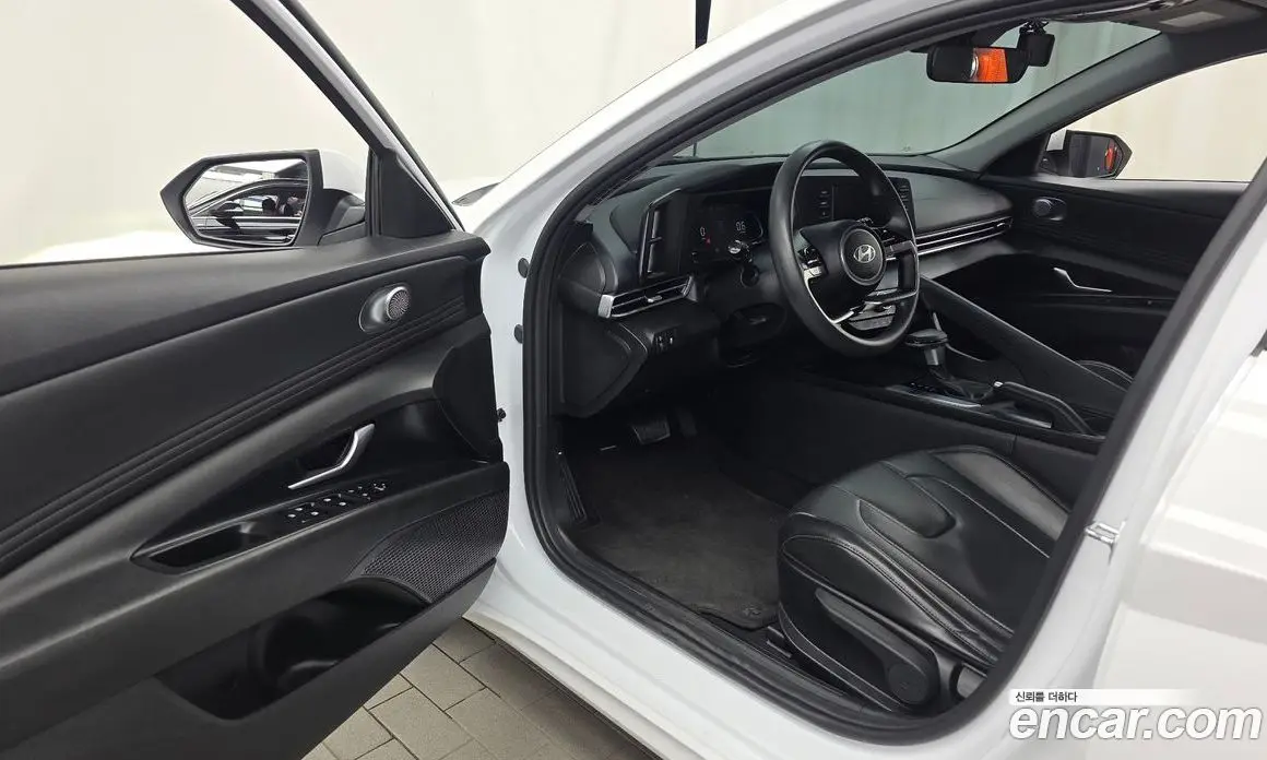 Hyundai Avante 2023 1.6 автомат (гидро), фото 10