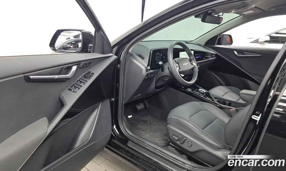 Kia Niro 2023 0.2 автомат (гидро), фото 12 Kia Niro 2023 0.2 автомат (гидро), фото 12