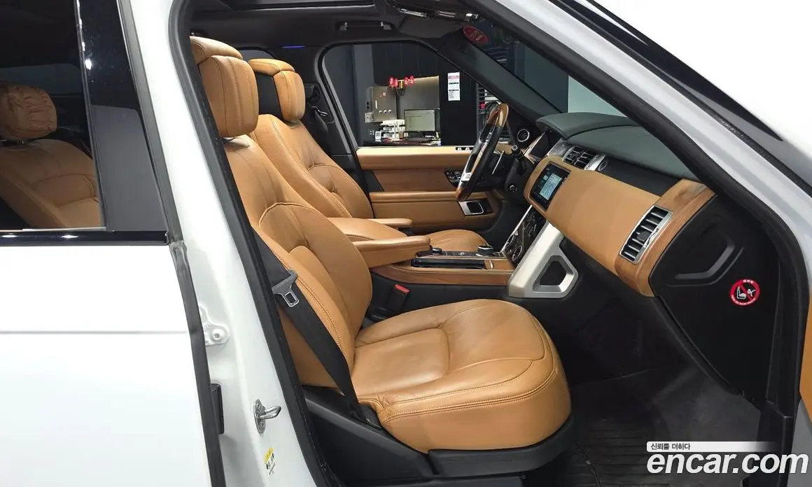 Land Rover Range Rover 2022 3.0 автомат (гидро), фото 11