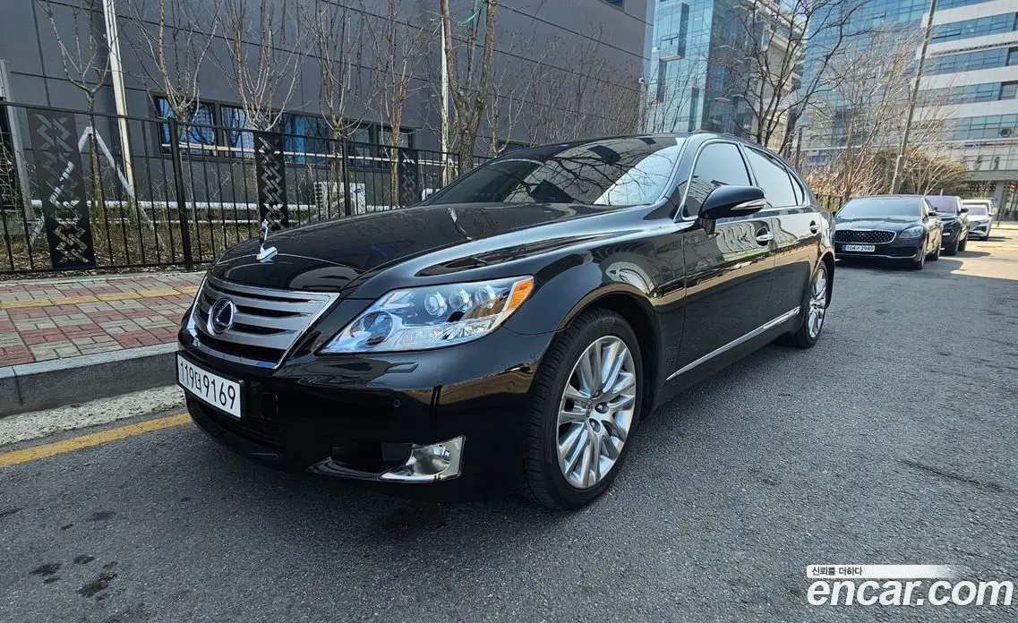 Lexus LS 2011 5.0 автомат (гидро), фото 1 Lexus LS 2011 5.0 автомат (гидро), фото 1