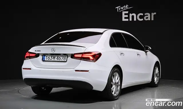 Mercedes-Benz A-Class 2020 2.0 автомат (гидро), миниатюра 2