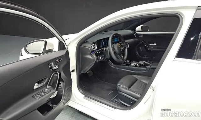 Mercedes-Benz A-Class 2020 2.0 автомат (гидро), миниатюра 11