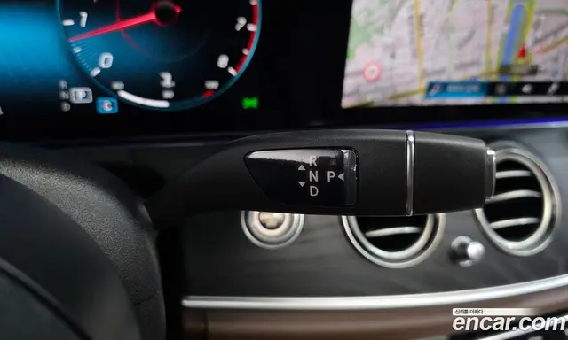 Mercedes-Benz E-Class 2023 2.0 автомат (гидро), миниатюра 12