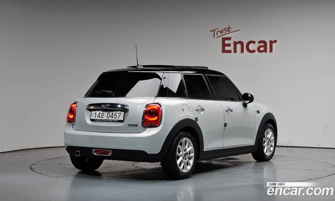 Mini Cooper 2016 1.5 автомат (гидро), фото 1 Mini Cooper 2016 1.5 автомат (гидро), фото 1