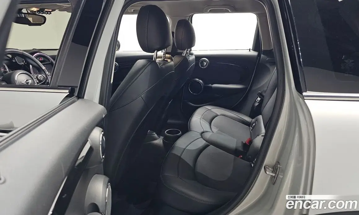 Mini Cooper 2016 1.5 автомат (гидро), фото 17 Mini Cooper 2016 1.5 автомат (гидро), фото 17