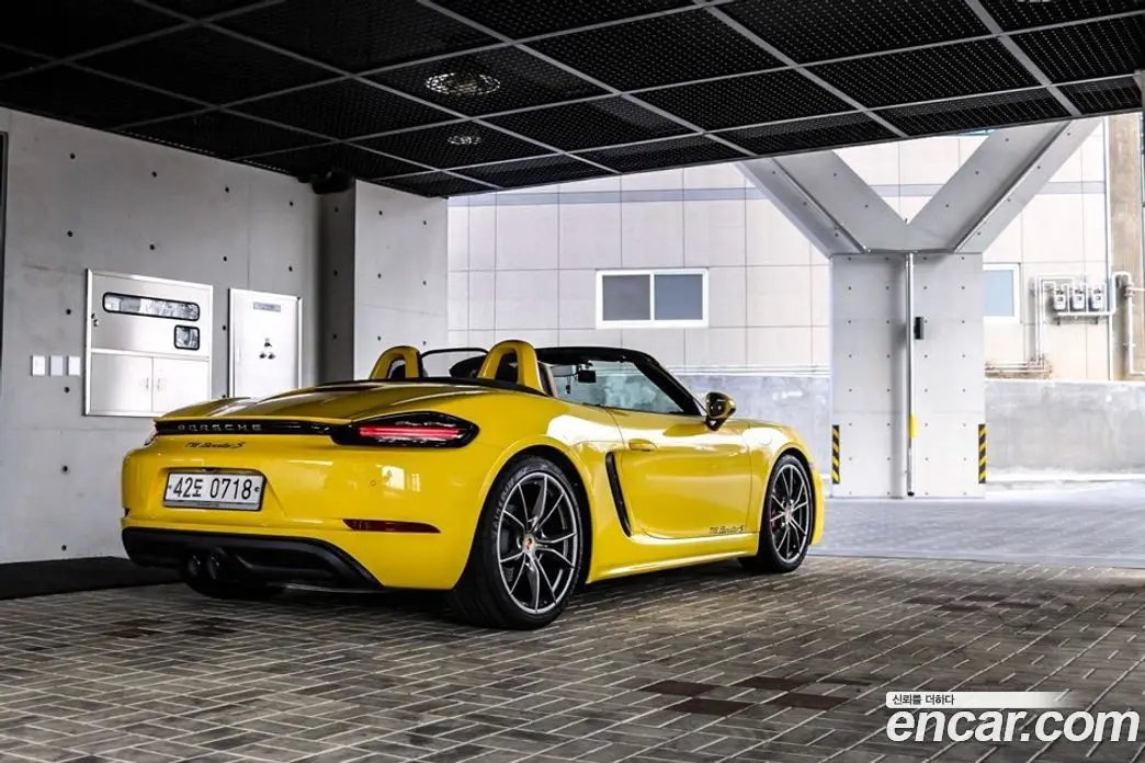 Porsche 718 2016 2.0 автомат (гидро), фото 2 Porsche 718 2016 2.0 автомат (гидро), фото 2
