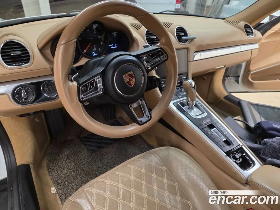 Porsche 718 2017 2.0 автомат (гидро), фото 16 Porsche 718 2017 2.0 автомат (гидро), фото 16
