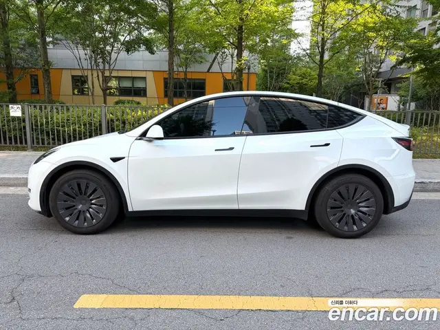 Tesla Model Y 2022 автомат (гидро), миниатюра 3 Tesla Model Y 2022 автомат (гидро), миниатюра 3