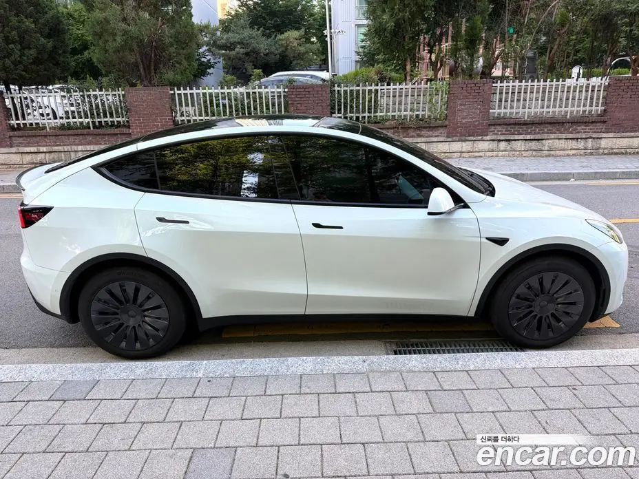 Tesla Model Y 2022 автомат (гидро), фото 4 Tesla Model Y 2022 автомат (гидро), фото 4