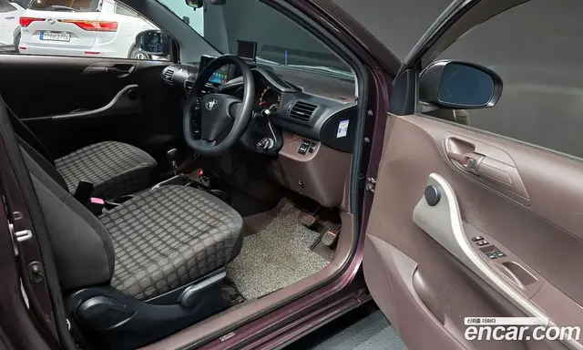 Toyota iQ 2010 1.0 автомат (гидро), миниатюра 10 Toyota iQ 2010 1.0 автомат (гидро), миниатюра 10