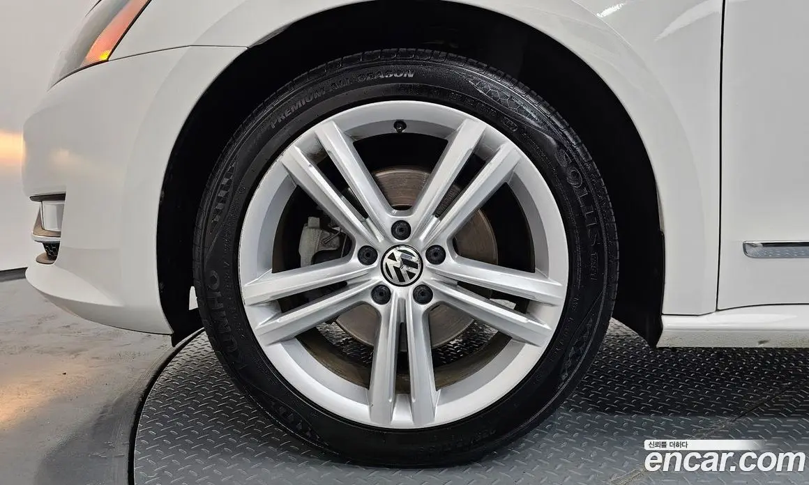 Volkswagen Passat 2014 1.8 автомат (гидро), фото 5 Volkswagen Passat 2014 1.8 автомат (гидро), фото 5