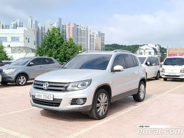 Volkswagen Tiguan 2013 2.0 автомат (гидро), миниатюра 1 Volkswagen Tiguan 2013 2.0 автомат (гидро), миниатюра 1