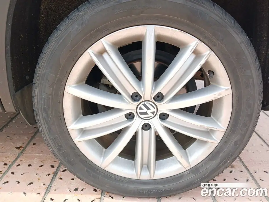 Volkswagen Tiguan 2013 2.0 автомат (гидро), фото 20 Volkswagen Tiguan 2013 2.0 автомат (гидро), фото 20