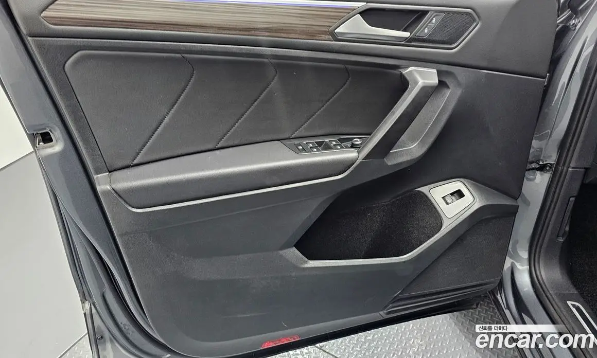 Volkswagen Tiguan 2023 2.0 автомат (гидро), фото 14 Volkswagen Tiguan 2023 2.0 автомат (гидро), фото 14