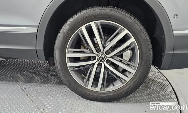 Volkswagen Tiguan 2023 2.0 автомат (гидро), миниатюра 7 Volkswagen Tiguan 2023 2.0 автомат (гидро), миниатюра 7