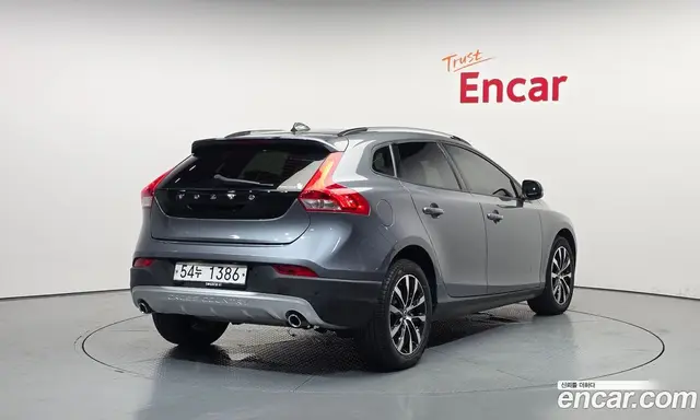 Volvo V40 2019 2.0 автомат (гидро), миниатюра 2