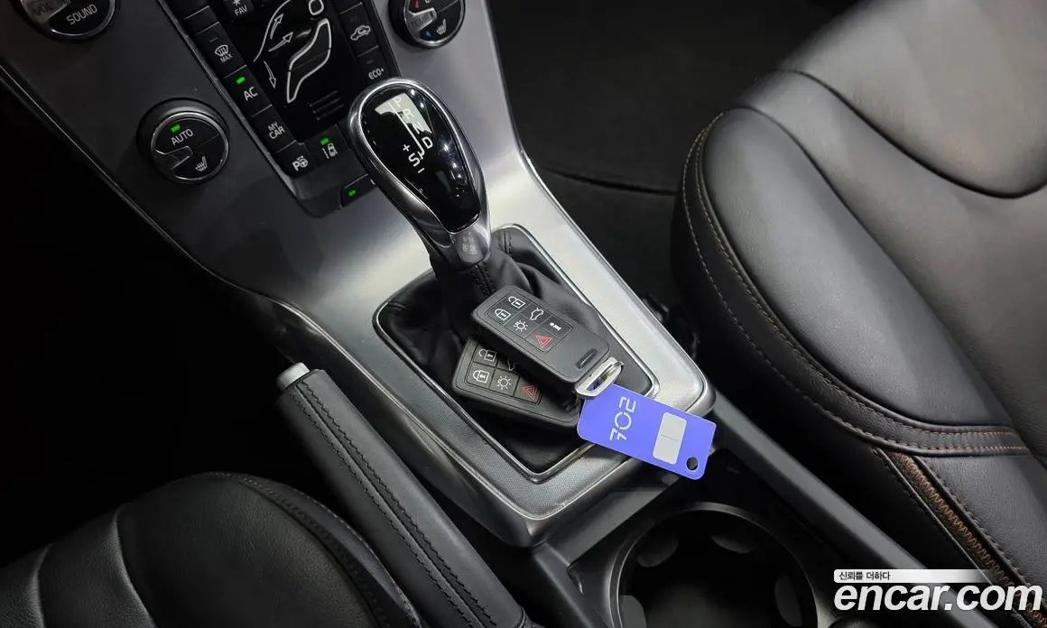 Volvo V40 2019 2.0 автомат (гидро), фото 12