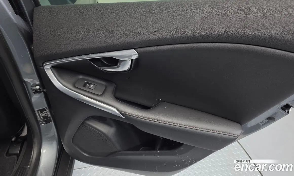 Volvo V40 2019 2.0 автомат (гидро), фото 15