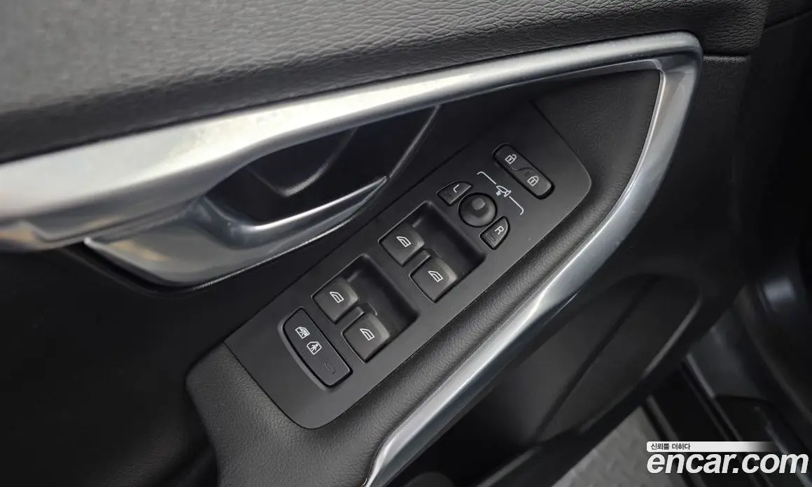 Volvo V40 2019 2.0 автомат (гидро), фото 27