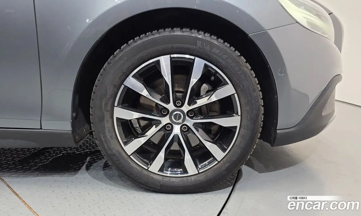 Volvo V40 2019 2.0 автомат (гидро), фото 7