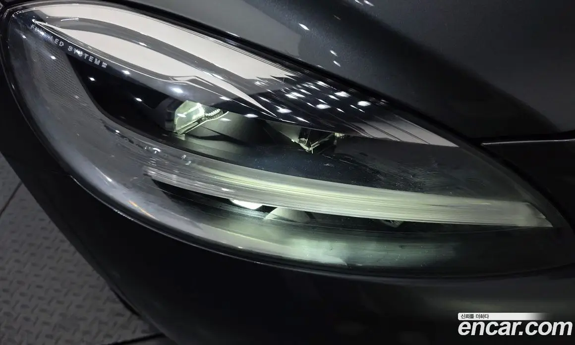 Volvo V40 2019 2.0 автомат (гидро), фото 8