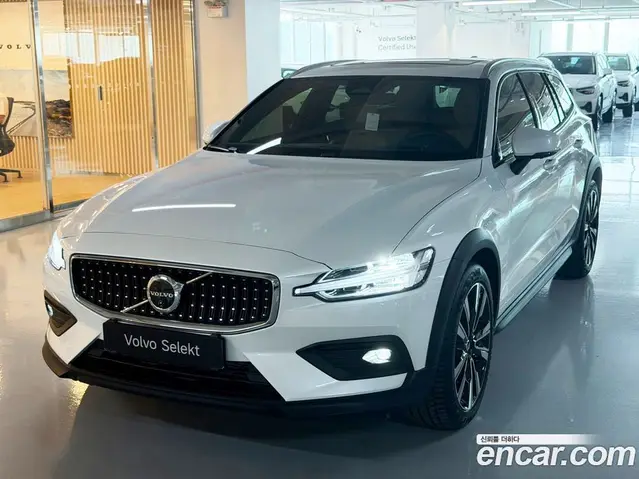 Volvo V60 2025 2.0 автомат (гидро), миниатюра 1 Volvo V60 2025 2.0 автомат (гидро), миниатюра 1