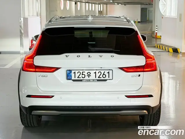 Volvo V60 2025 2.0 автомат (гидро), миниатюра 4 Volvo V60 2025 2.0 автомат (гидро), миниатюра 4