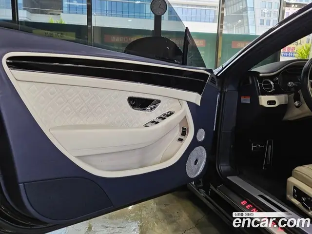 Bentley Continental 2022 4.0 автомат (гидро), миниатюра 6