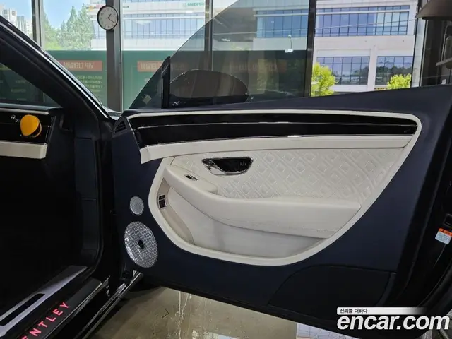 Bentley Continental 2022 4.0 автомат (гидро), миниатюра 7