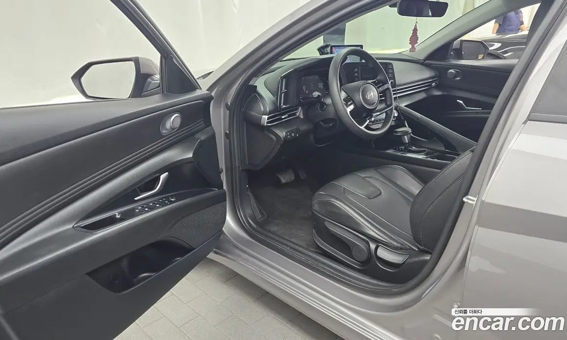 Hyundai Avante 2023 1.6 автомат (гидро), фото 13