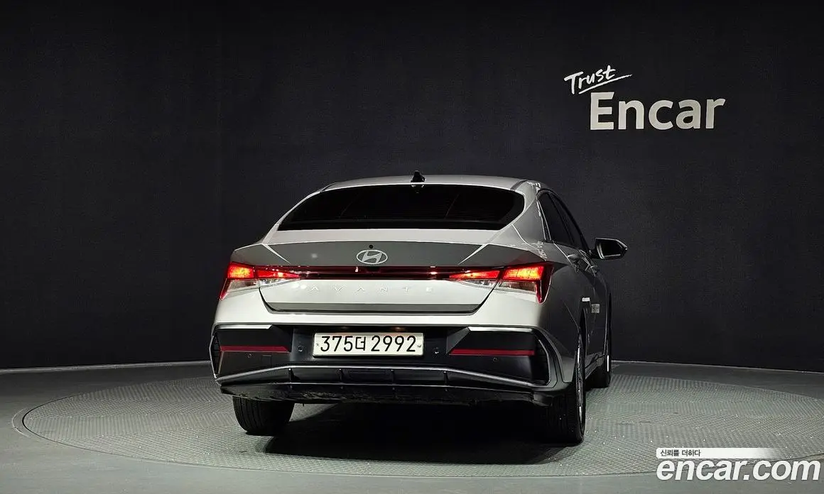 Hyundai Avante 2023 1.6 автомат (гидро), фото 4
