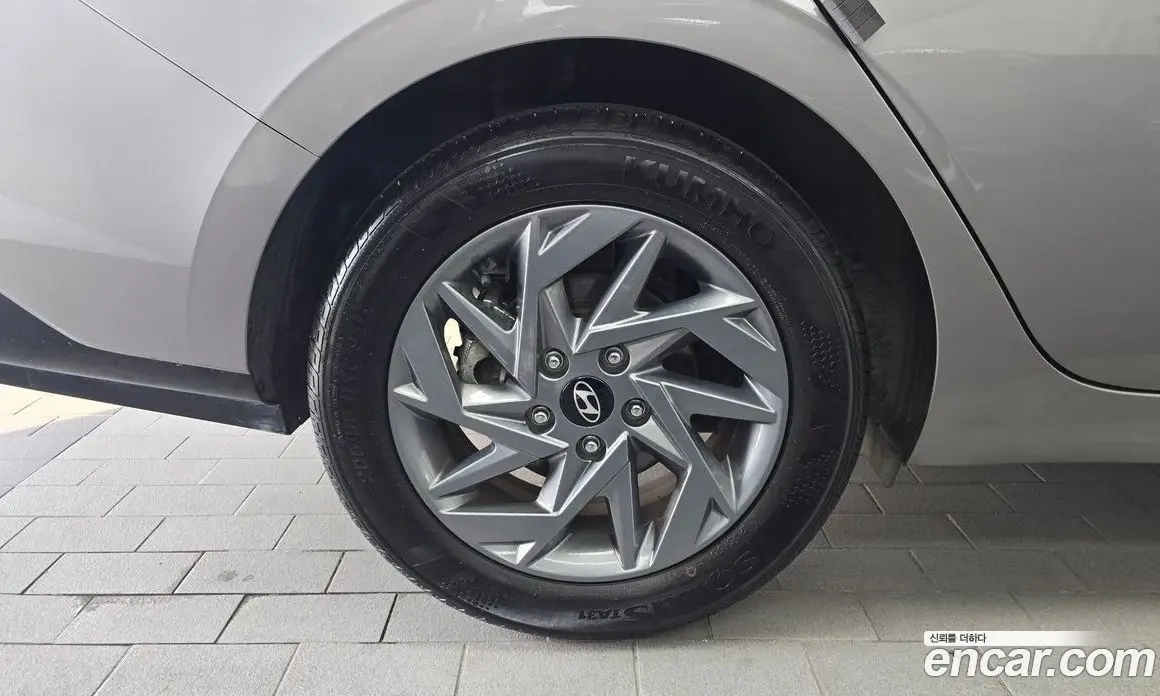 Hyundai Avante 2023 1.6 автомат (гидро), фото 5
