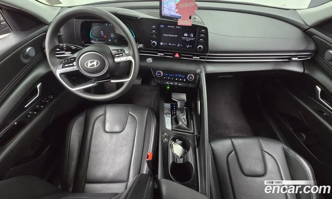 Hyundai Avante 2023 1.6 автомат (гидро), фото 10