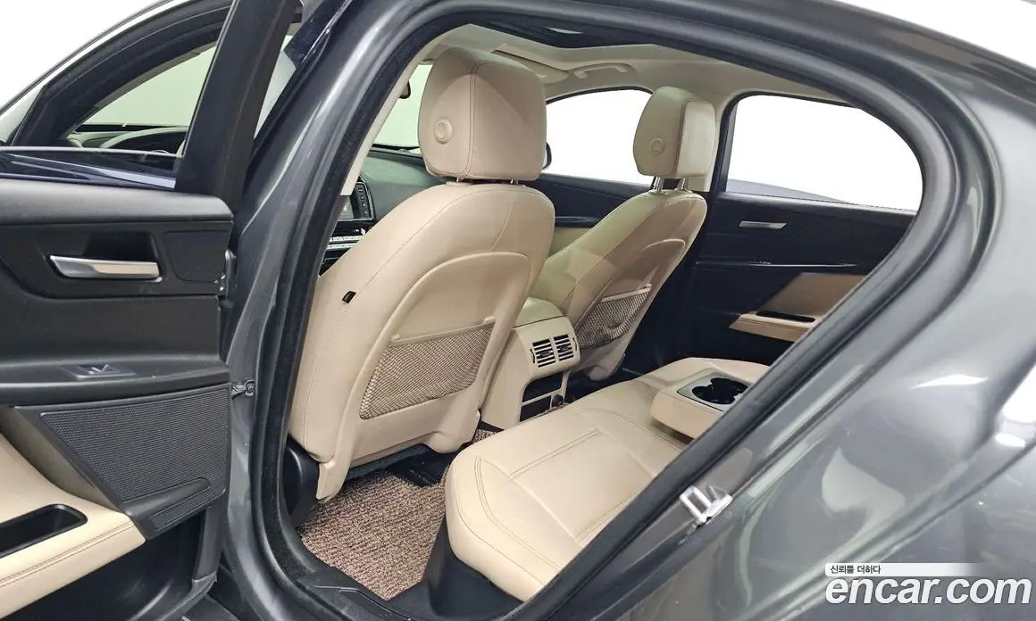 Jaguar XE 2016 2.0 автомат (гидро), фото 11 Jaguar XE 2016 2.0 автомат (гидро), фото 11