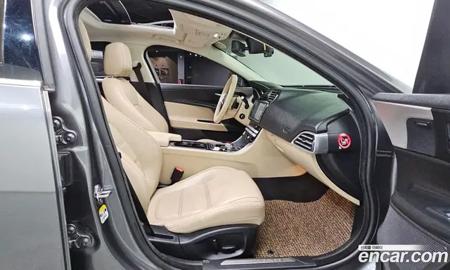 Jaguar XE 2016 2.0 автомат (гидро), миниатюра 12