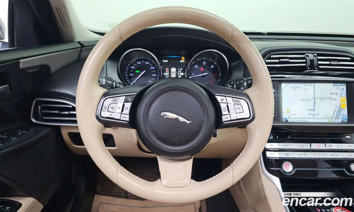 Jaguar XE 2016 2.0 автомат (гидро), фото 14 Jaguar XE 2016 2.0 автомат (гидро), фото 14