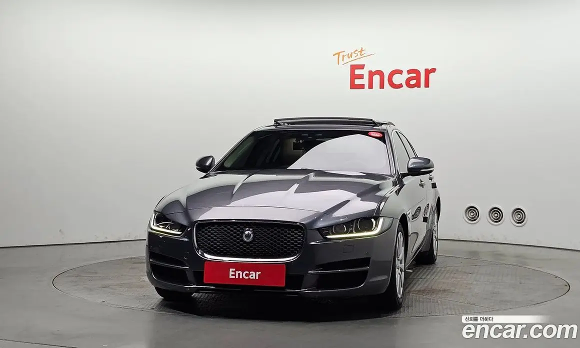 Jaguar XE 2016 2.0 автомат (гидро), фото 3 Jaguar XE 2016 2.0 автомат (гидро), фото 3