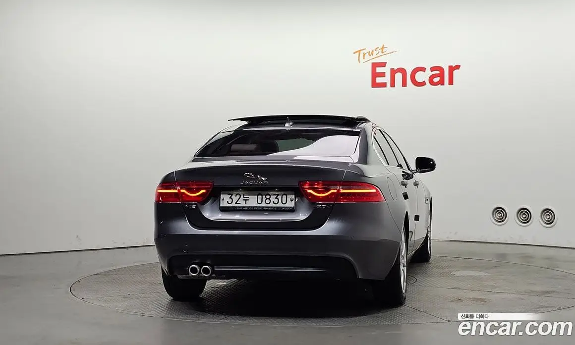 Jaguar XE 2016 2.0 автомат (гидро), фото 4 Jaguar XE 2016 2.0 автомат (гидро), фото 4