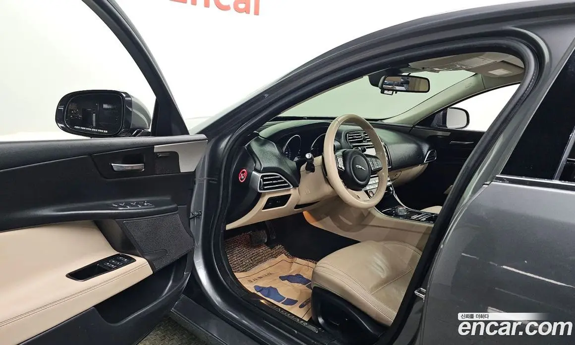 Jaguar XE 2016 2.0 автомат (гидро), фото 10 Jaguar XE 2016 2.0 автомат (гидро), фото 10