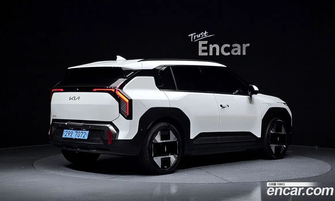 Kia EV3 2025 0.2 автомат (гидро), фото 1 Kia EV3 2025 0.2 автомат (гидро), фото 1