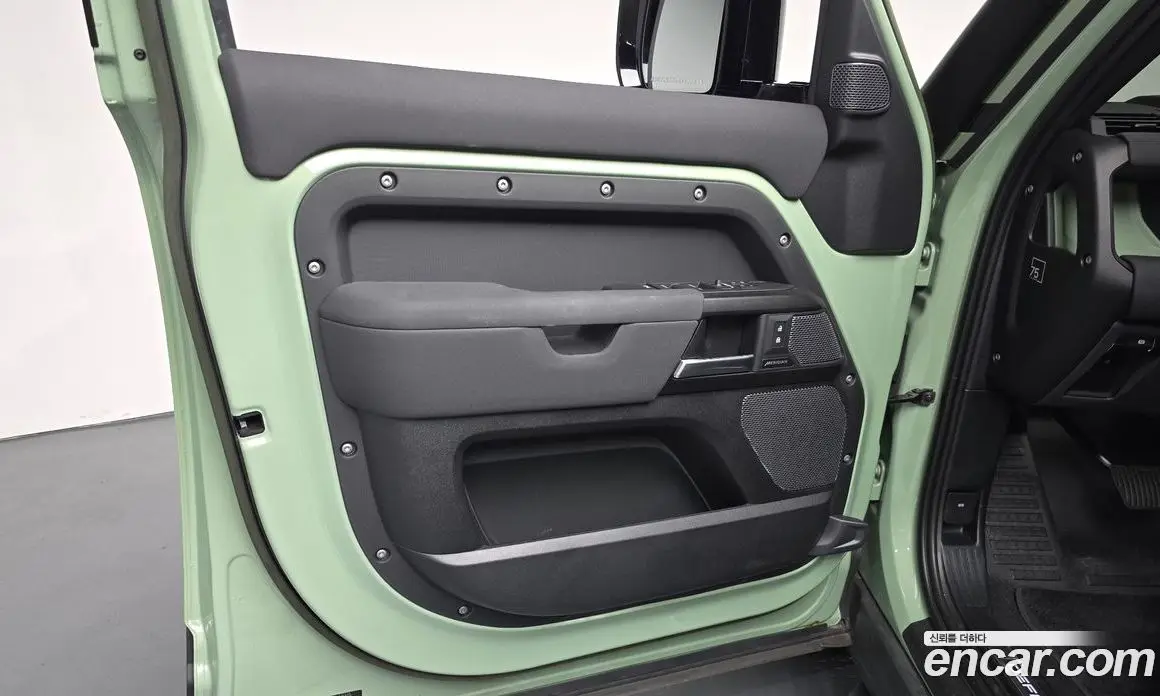 Land Rover Defender 2023 3.0 автомат (гидро), фото 13 Land Rover Defender 2023 3.0 автомат (гидро), фото 13