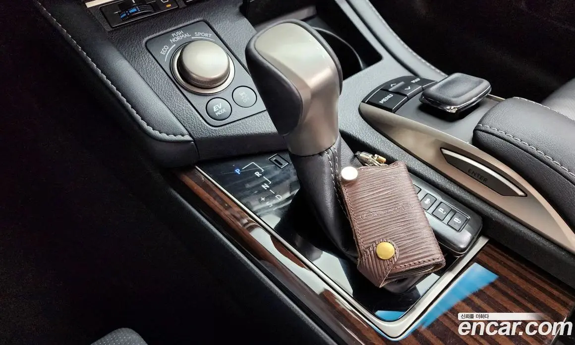 Lexus ES 2016 2.5 автомат (гидро), фото 9 Lexus ES 2016 2.5 автомат (гидро), фото 9