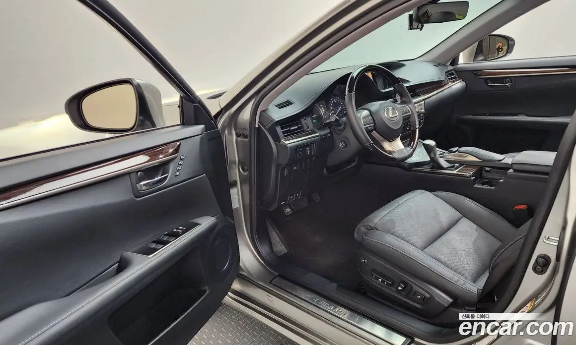 Lexus ES 2016 2.5 автомат (гидро), фото 10 Lexus ES 2016 2.5 автомат (гидро), фото 10