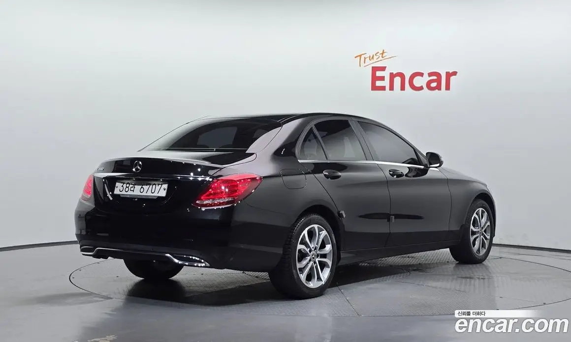 Mercedes-Benz C-Class 2018 2.0 автомат (гидро), фото 2 Mercedes-Benz C-Class 2018 2.0 автомат (гидро), фото 2