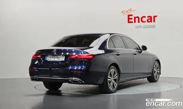 Mercedes-Benz E-Class 2022 2.0 автомат (гидро), миниатюра 1