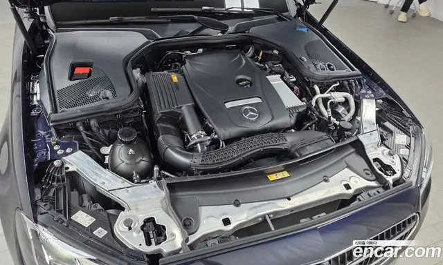 Mercedes-Benz E-Class 2022 2.0 автомат (гидро), миниатюра 5