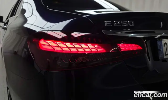 Mercedes-Benz E-Class 2022 2.0 автомат (гидро), миниатюра 8