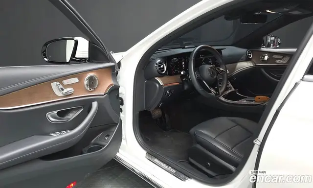 Mercedes-Benz E-Class 2023 2.0 автомат (гидро), миниатюра 12