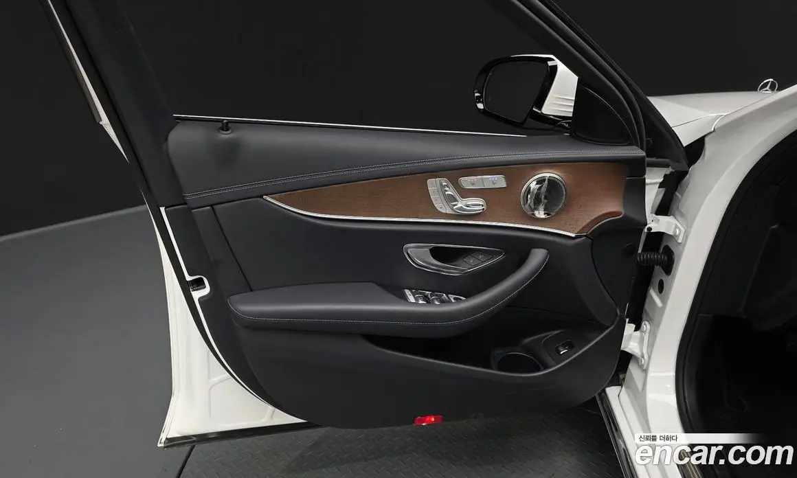 Mercedes-Benz E-Class 2023 2.0 автомат (гидро), фото 13 Mercedes-Benz E-Class 2023 2.0 автомат (гидро), фото 13